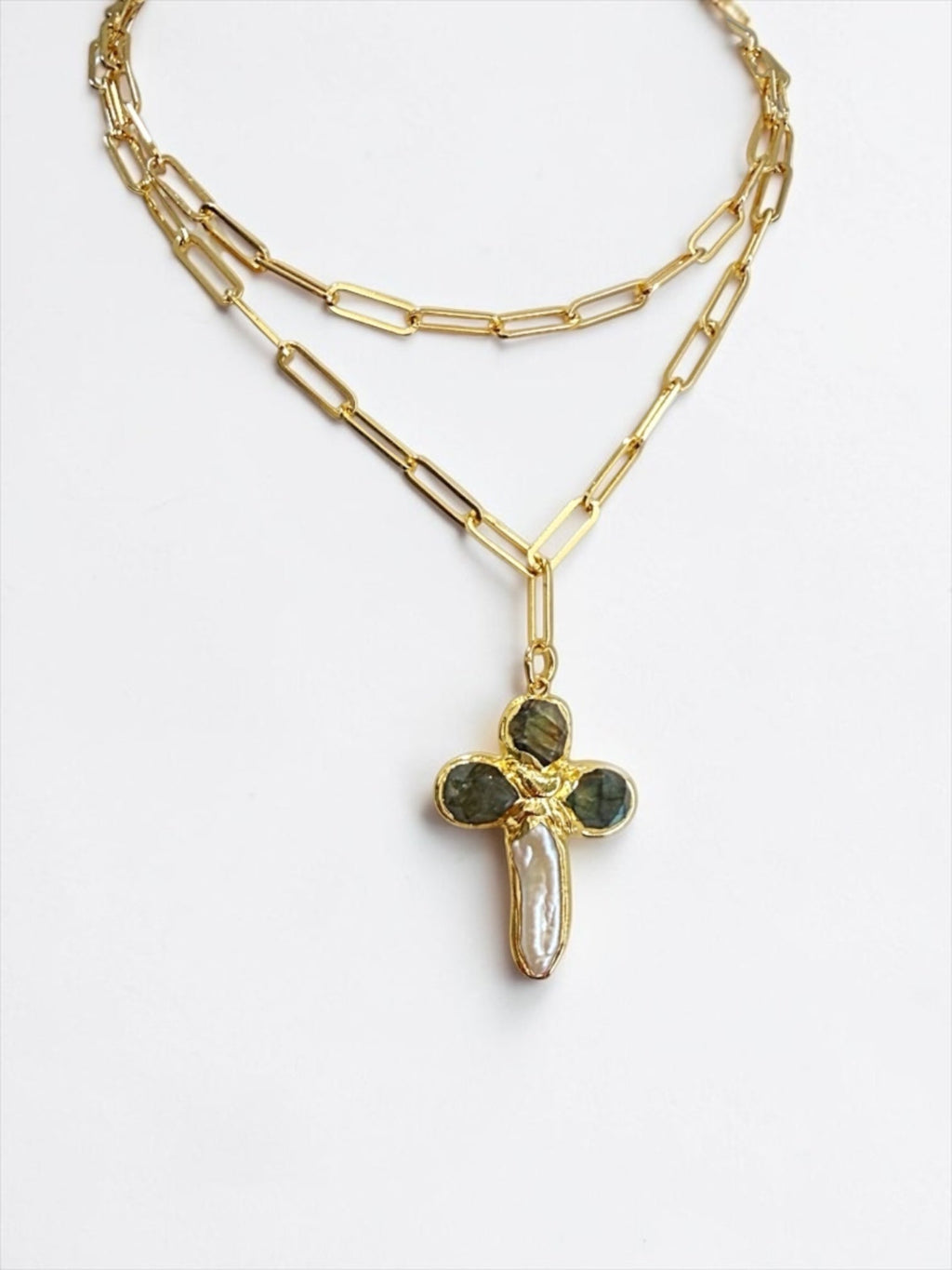 Sera cross necklace