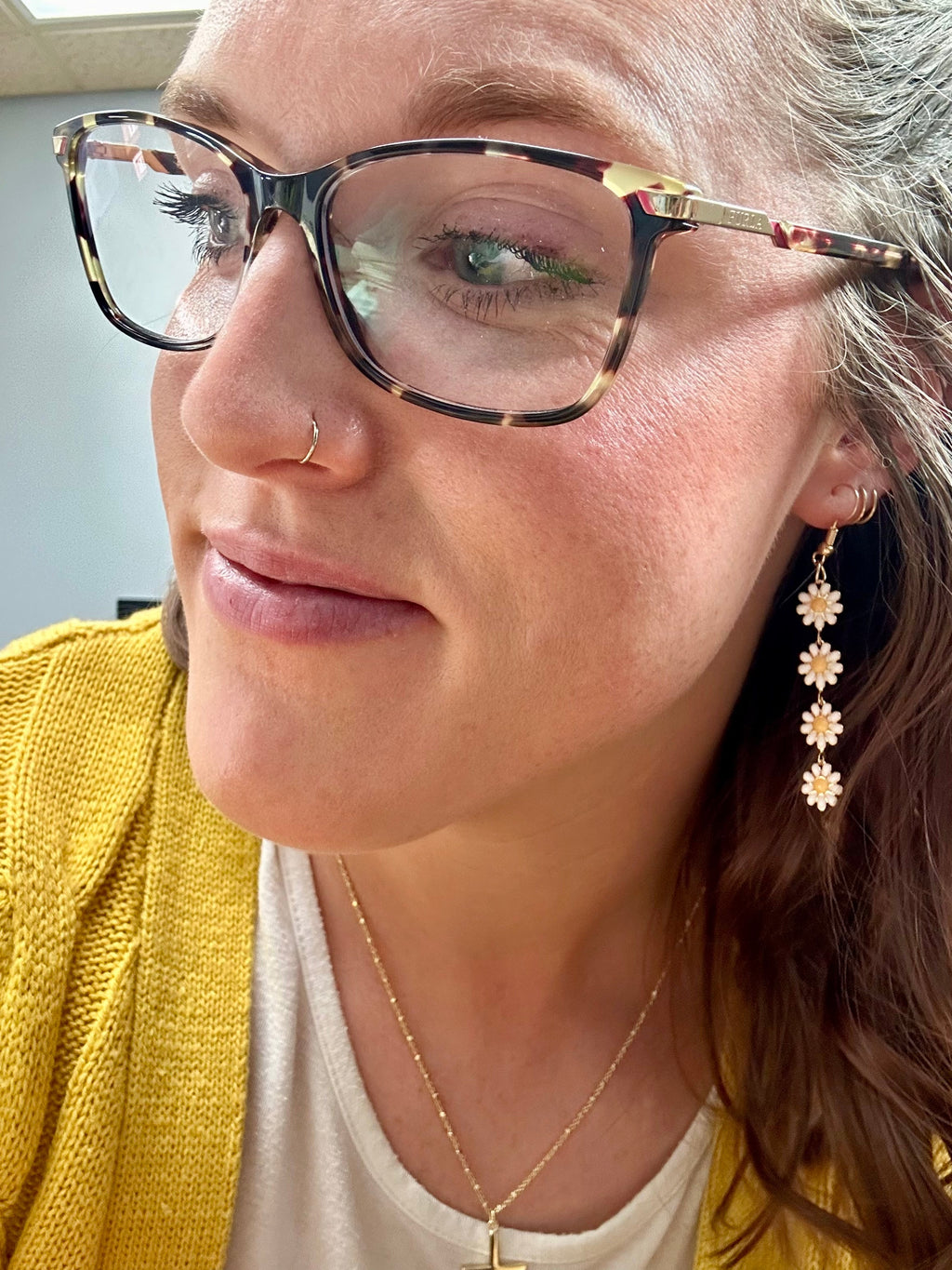 Beautiful Gold Daisy Earrings