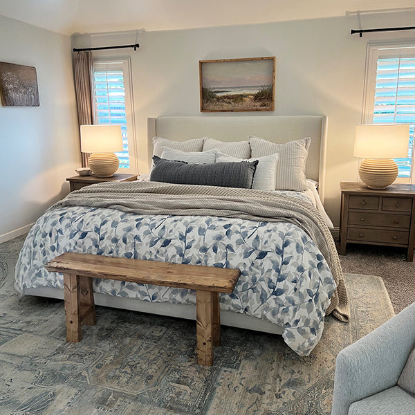 Weathered Cream Round Table Lamp