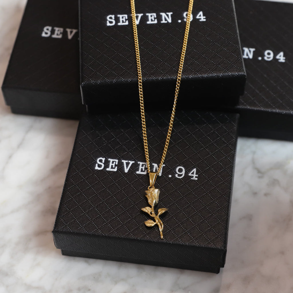 Rose Pendant Gold Rope Set